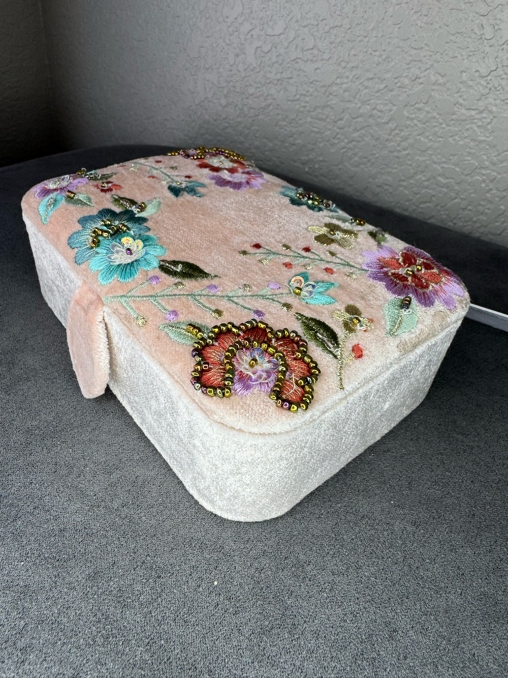 Lesa Michele Velour Embroidered Jewelry Travel Organizer Floral Beaded Pink Case